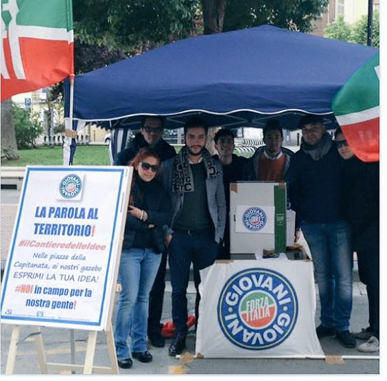 fi_giovani's tweet photo. #Noncifermiamomai ora #Foggia #Andria #Caltanissetta #nellepiazze al servizio dell'Italia! #weazzurro @AngieCalabria https://t.co/2RueA3CHvE