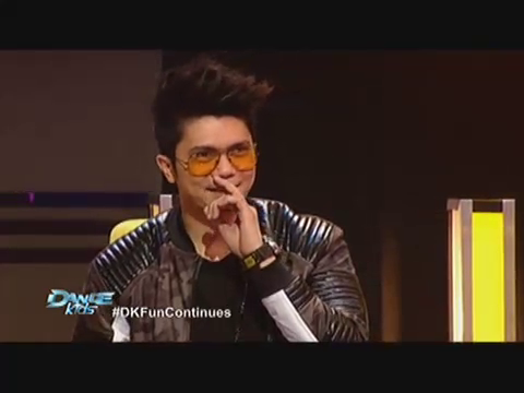 ktrealx44's tweet photo. Brighter side!😉 
When Vhongskie doing this😍😍😍,the nkakatunaw tingin plus the kagat labi, yieeh!🙈😍😍😍❤
#DKFunContinues https://t.co/La9broAISl