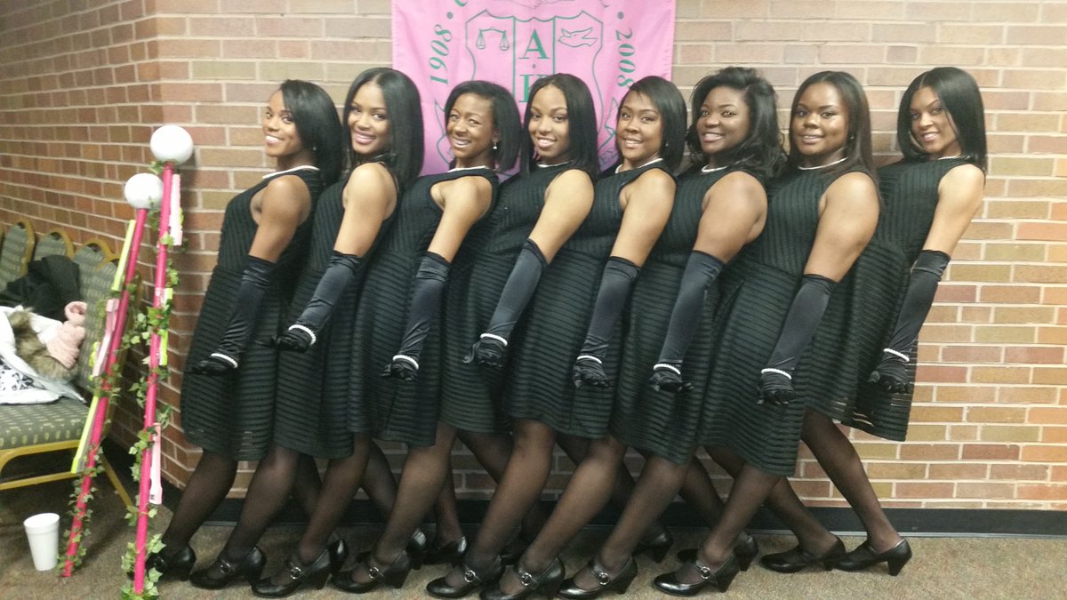 MrsAcklin's tweet photo. Love my new Sorors!! Beautiful BZ for life! @BetaZeta1933 https://t.co/1jhF8NvKg6