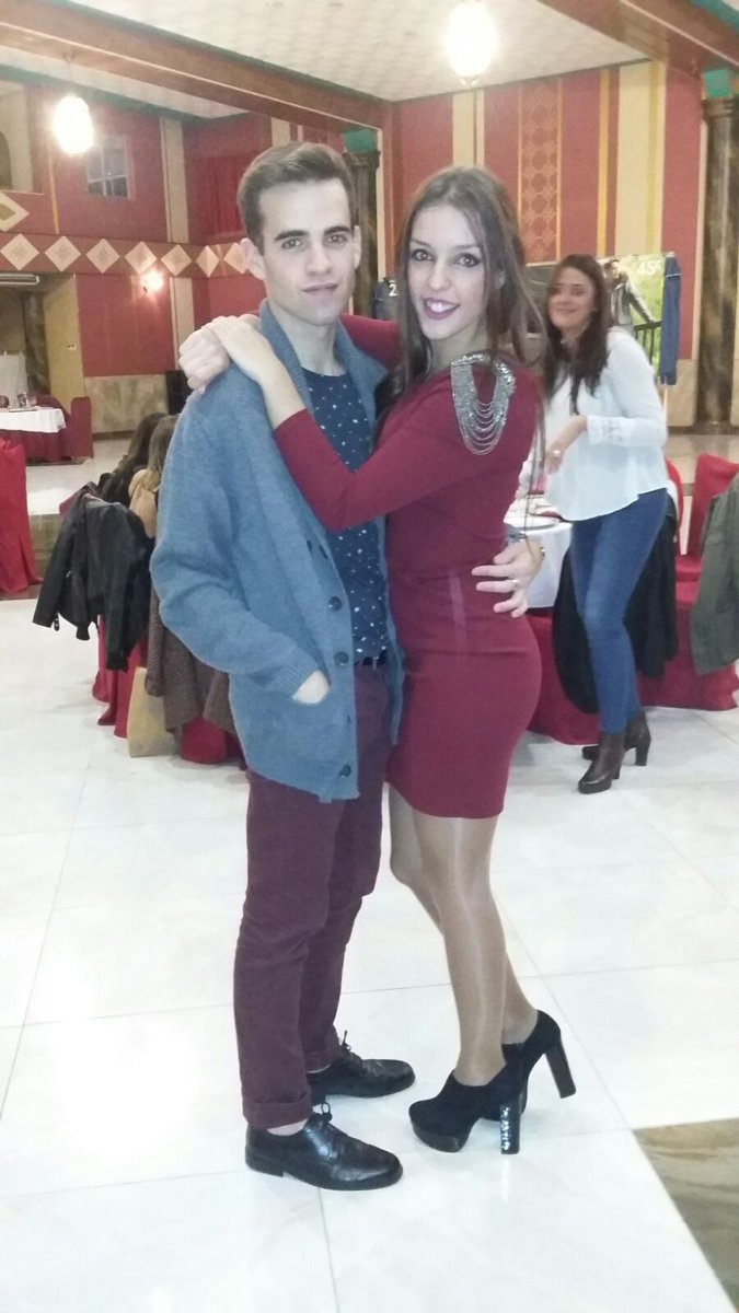 8_manu's tweet photo. Fotos de anoche! Cenita de empresa https://t.co/cwoA7DURaD