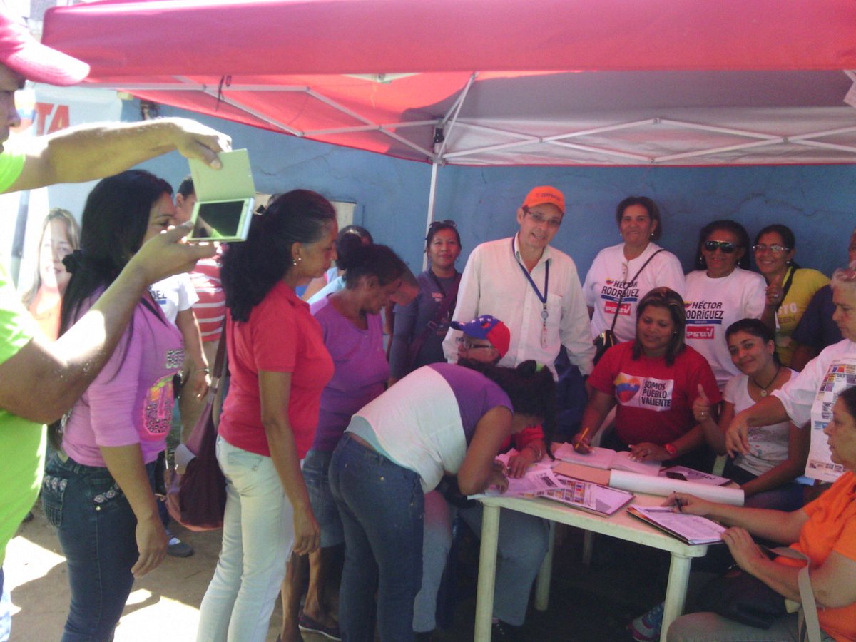 LaTataPSUV's tweet photo. Con nuestra militancia afinando detalles rumbo a #VictoriaPerfecta  #El6DGanamosXLaPAZ  @NicolasMaduro @rangelgomez https://t.co/yKjDhwGtAe