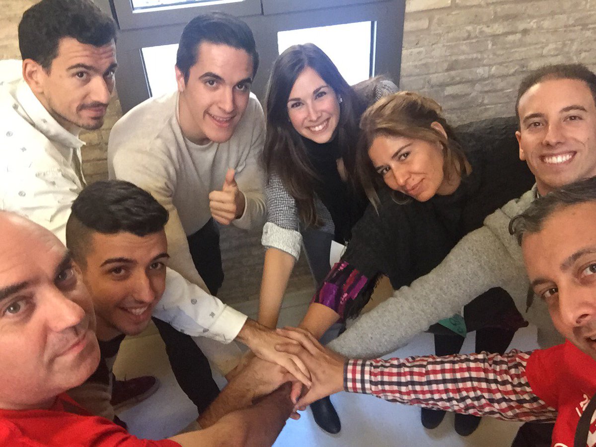 RTGlobal31's tweet photo. RT davidmcalduch: team!!! economy4kids en swvalenvia #GSBValencia #GSB2015 #Startups https://t.co/OxEECOVt58