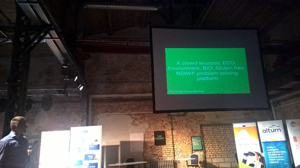 Owandir's tweet photo. #swriga #gotidy Lets clean and report municipalities about trash, potholes and other shit. Super awesome slide! https://t.co/uzcQhPfJP5