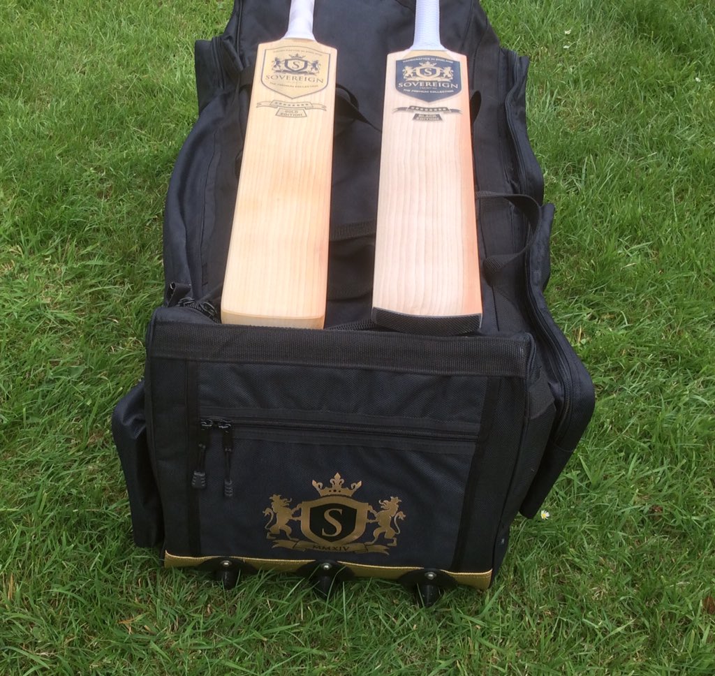 SovereignCrickt's tweet photo. Pre Christmas #sale ..... Massive 3 wheelie bag £50 #cricket https://t.co/vycgyGzeDm