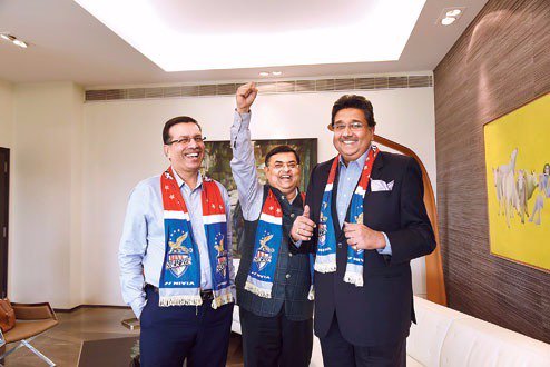 t2telegraph's tweet photo. .@atletidekolkata co-owners #SanjivGoenka, #HarshNeotia &amp; 
#UtsavParekh take t2 through... https://t.co/vBzrNgGYhz