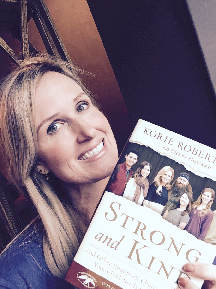 WPubGroup's tweet photo. #SelfieSunday Catch @bosshogswife on @LifeTodayTV Tuesday, 11/24! Check your local listings: https://t.co/f8wpt5MO3O https://t.co/uiexY7Ga8m