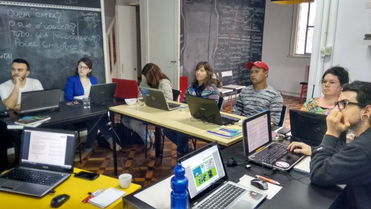 gaup_geo's tweet photo. Curso QGIS, módulo I. #QGIS #SIG @TransLAB_poa @poaxpatial https://t.co/nvnbYaudBx