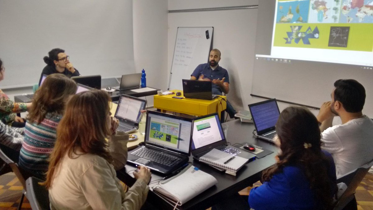 gaup_geo's tweet photo. Curso QGIS, módulo I. #QGIS #SIG @TransLAB_poa @poaxpatial https://t.co/nvnbYaudBx