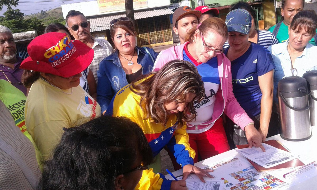 LaTataPSUV's tweet photo. Nuestras UBCH organizando a sus estructuras electorales! https://t.co/neLjNxNmk5