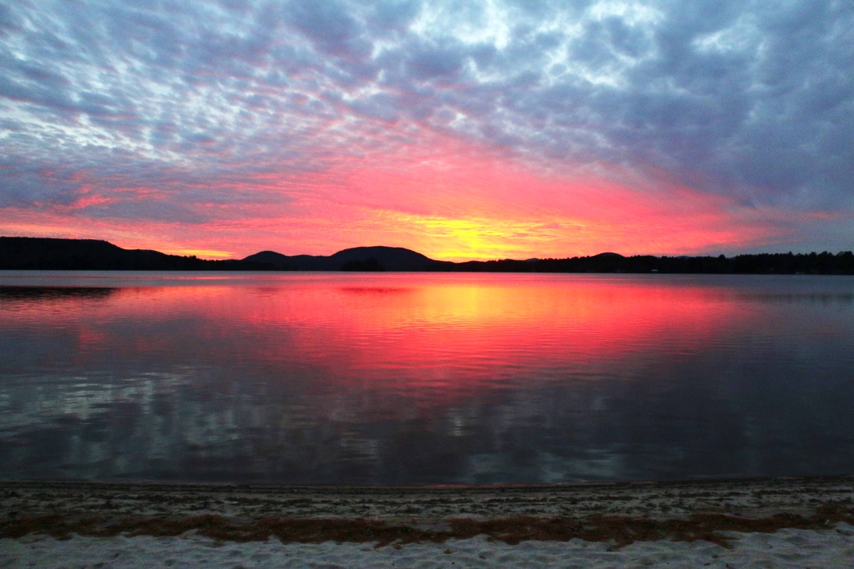 COTW1900's tweet photo. Another beautiful #sunset at #campofthewoods. #adkfall https://t.co/RzLFBBVN6a