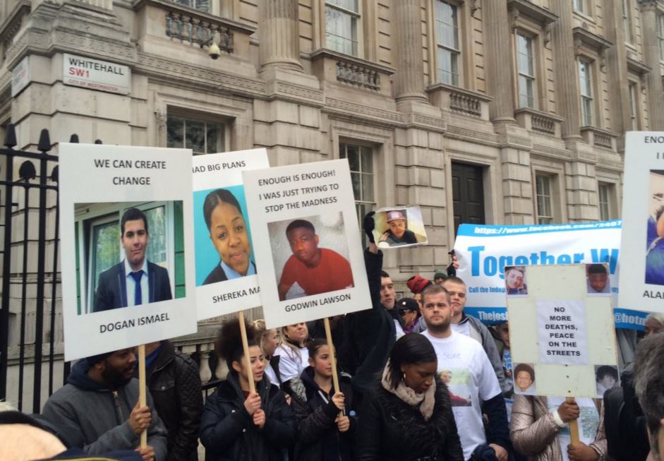 BBCLondonNews's tweet photo. Hundreds of people take to the streets to protest against #knifecrime in London https://t.co/568erzlq9V https://t.co/m6ygFOdCr3