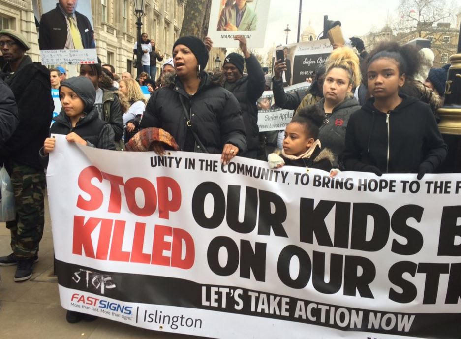 BBCLondonNews's tweet photo. Hundreds of people take to the streets to protest against #knifecrime in London https://t.co/568erzlq9V https://t.co/m6ygFOdCr3