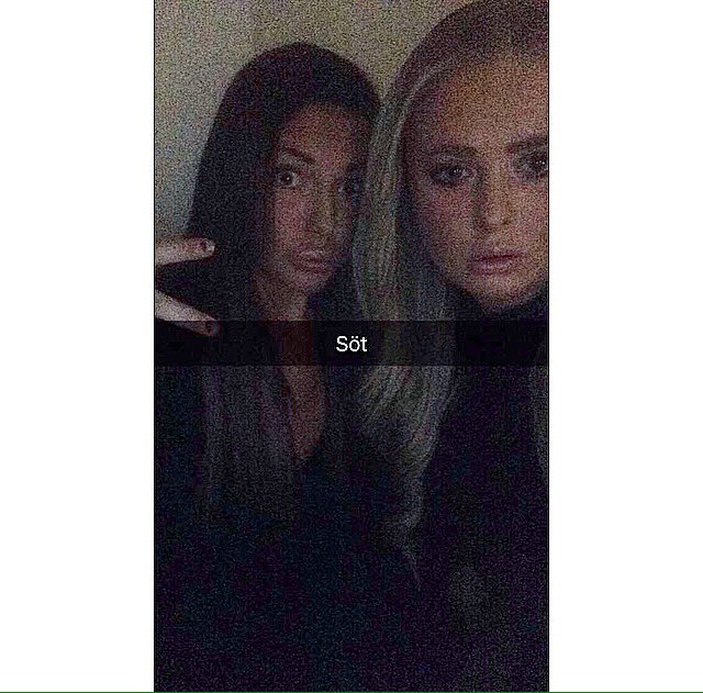 FgerMatilda's tweet photo. My partner in crime and wine! 🙌🏾🤘🏽 #sissy #F4F #MGWV #FollowTrick #TeamFollowBack #ＦＯＬＬＯＷ #RETWEET https://t.co/TGGWC090Ij