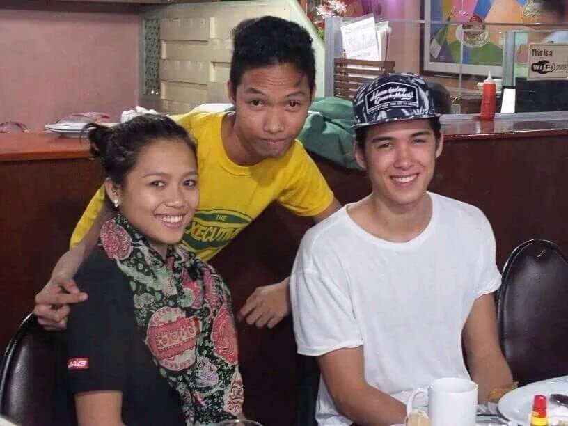 slntlybreaking's tweet photo. Cto*
ToMiho with their fans! Kainggit! P na P
#ShowtimeClapClapClapChampion https://t.co/sOwX19B9uy