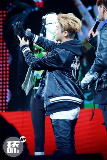 Jinhwan_Global's tweet photo. [HQ] 151121 iKONTACT in BEIJING #iKON #Jinhwan 
(cr 舔APP) https://t.co/qZuRYGh59u