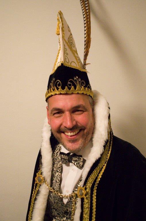 Daar is ie dan : prins Rick D'n urste (Rick van uden) prins van 't schutlaken Dreumel