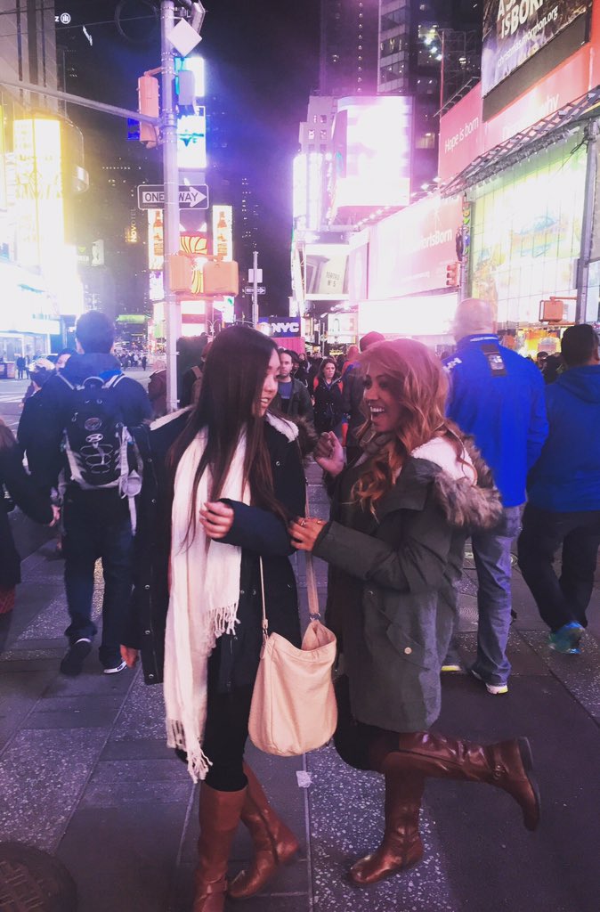 Heemerss's tweet photo. NYC with mah babe😘🌃 https://t.co/2q47KRlg8J