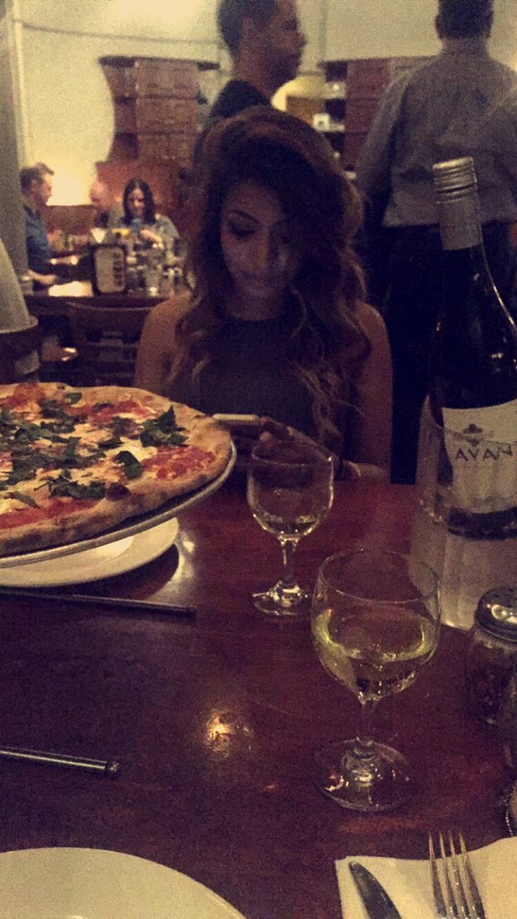 Heemerss's tweet photo. NYC with mah babe😘🌃 https://t.co/2q47KRlg8J