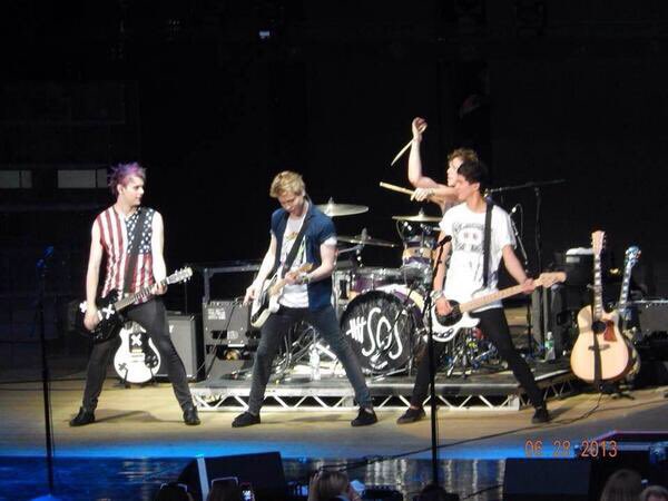 5sose31d's tweet photo. The stages 5sos have performed at throughout the years!
#MTVStars 5 Seconds Of Summer https://t.co/MZ3MIPbjnc