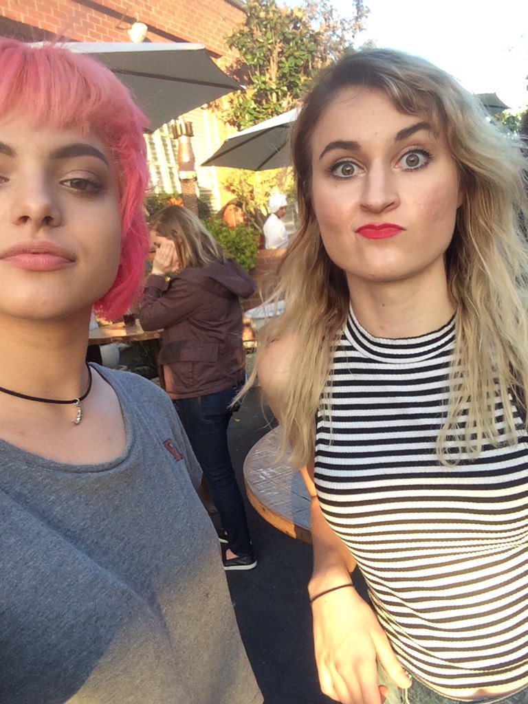 NiaLovelis's tweet photo. HAPPY BIRTHDAY, @MIRANDAMILLER. ur twenty but never grow up. much luv ❤️❤️❤️ https://t.co/jyhC97Ti0z
