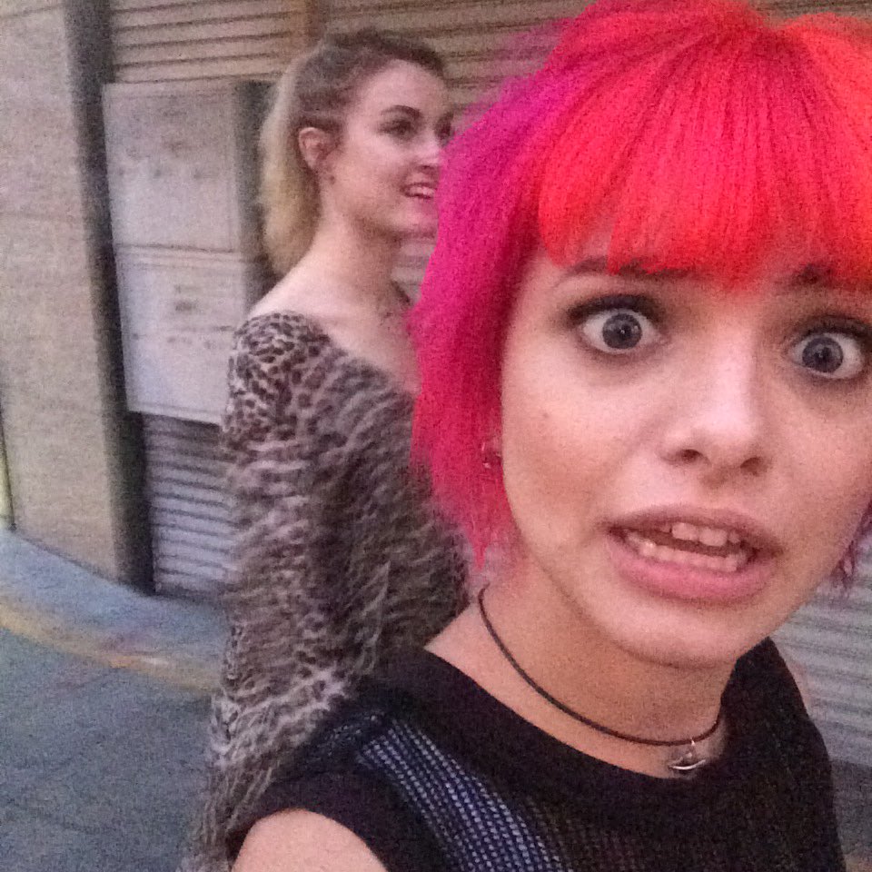 NiaLovelis's tweet photo. HAPPY BIRTHDAY, @MIRANDAMILLER. ur twenty but never grow up. much luv ❤️❤️❤️ https://t.co/jyhC97Ti0z