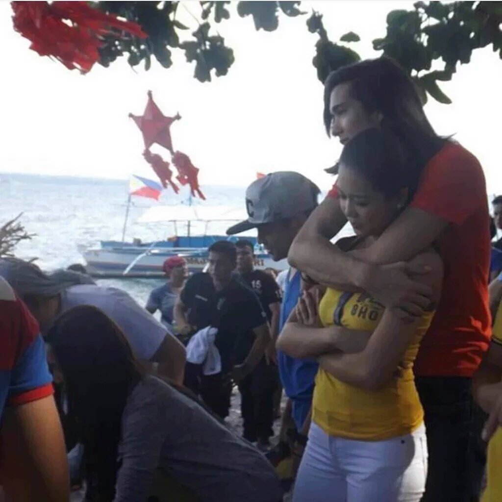 ToMihoLV's tweet photo. The ToMiho Backhug! I miss this! (cto)

#ShowtimeCLapCLapCLapChampion https://t.co/9EoGDB6Ple