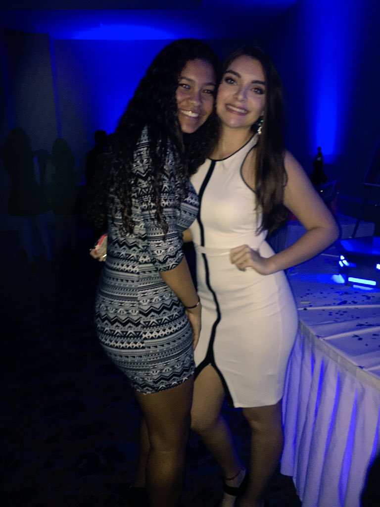 Sabritre3's tweet image. Friends🔥 #table12