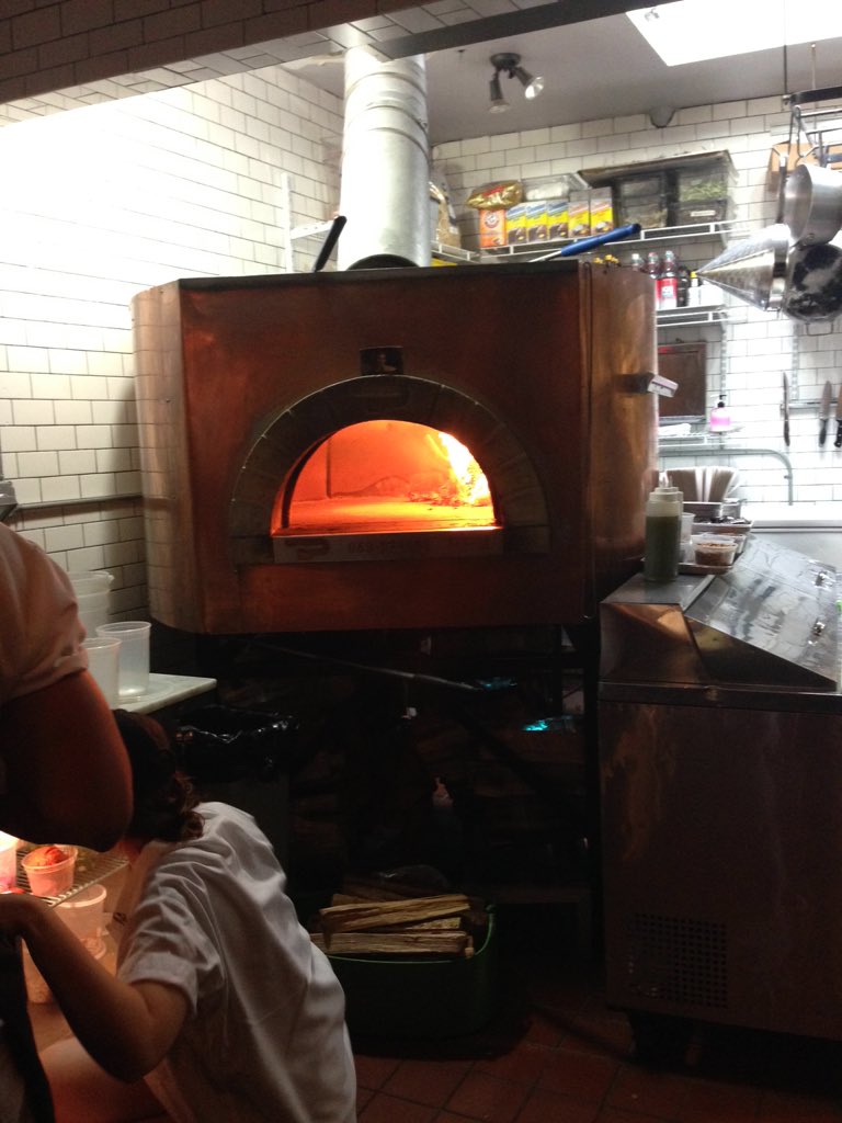 Cantstopmenow93's tweet photo. @PizzaLovesEmily I feel so warm by the fire! Loving my New York lifestyle. #yolo # #warmtimes https://t.co/argHrmsXH4