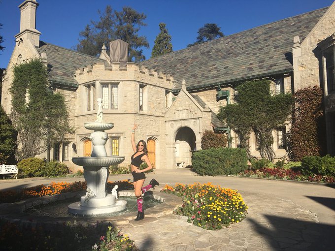 Had such a good time at the Playboy Mansion yesterday!! 🐰❤️ @Playboy https://t.co/zcOCdmouWb<a href="/tag/model"class="tags"><span>#model</span></a><a href="/tag/beach"class="tags"><span>#beach</span></a>