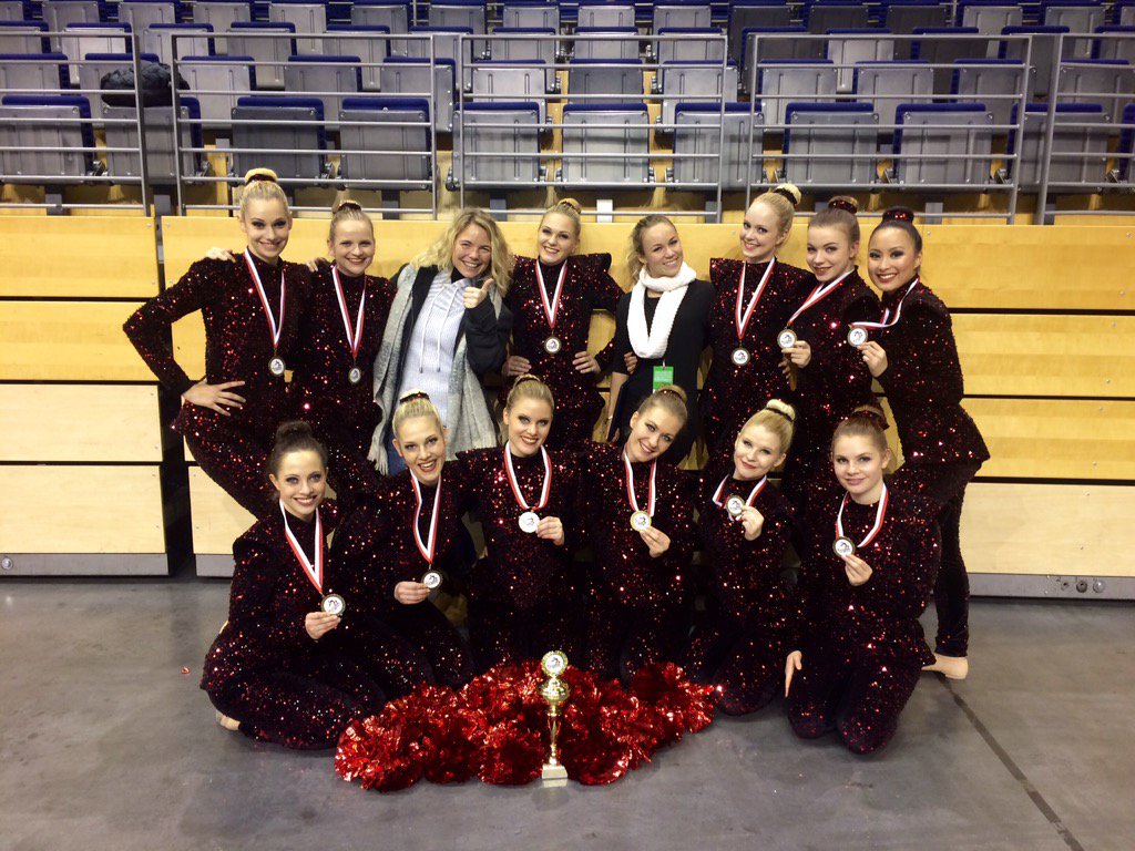 Toxic_Clipsz's tweet photo. 🎉 WORLD CHAMPIONS 🎉. #sostolz #dancedeluxe Elles sont championne du monde en #cheerdancing @dancedeluxe https://t.co/Crrc6OM6JG