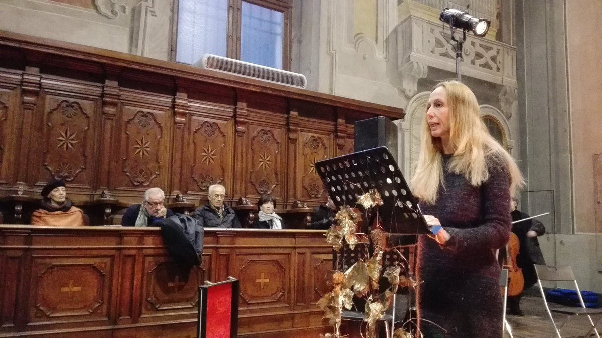 SchiappapietraD's tweet photo. #Poetica Come pietra, l'aria con Roberta Castoldi, Alessandra Morra, Tommaso Conte... @Poetica_Alba @Indonneveritas https://t.co/syjNB49OBS
