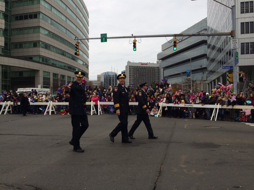 DrTamuLucero's tweet image. The #UBSParadeSpectacular is starting.