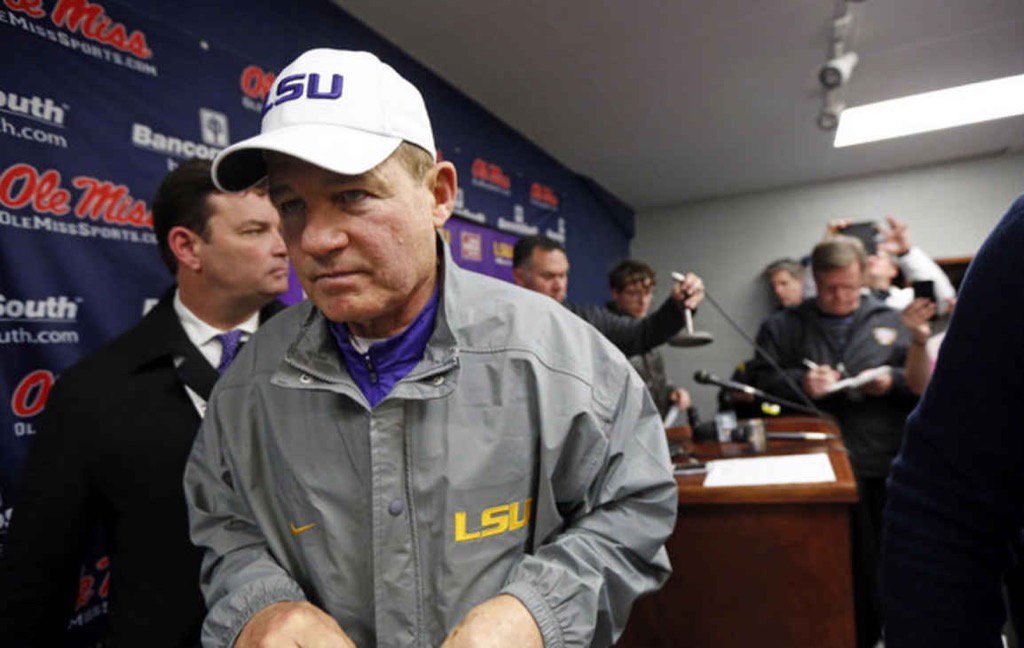 RonHigg's tweet photo. Les Miles' tenure at LSU may be coming to an end, source says @dandydonlsu @TigerDroppings  https://t.co/9Gwpq1EUhb https://t.co/x3PwQT2Uf8