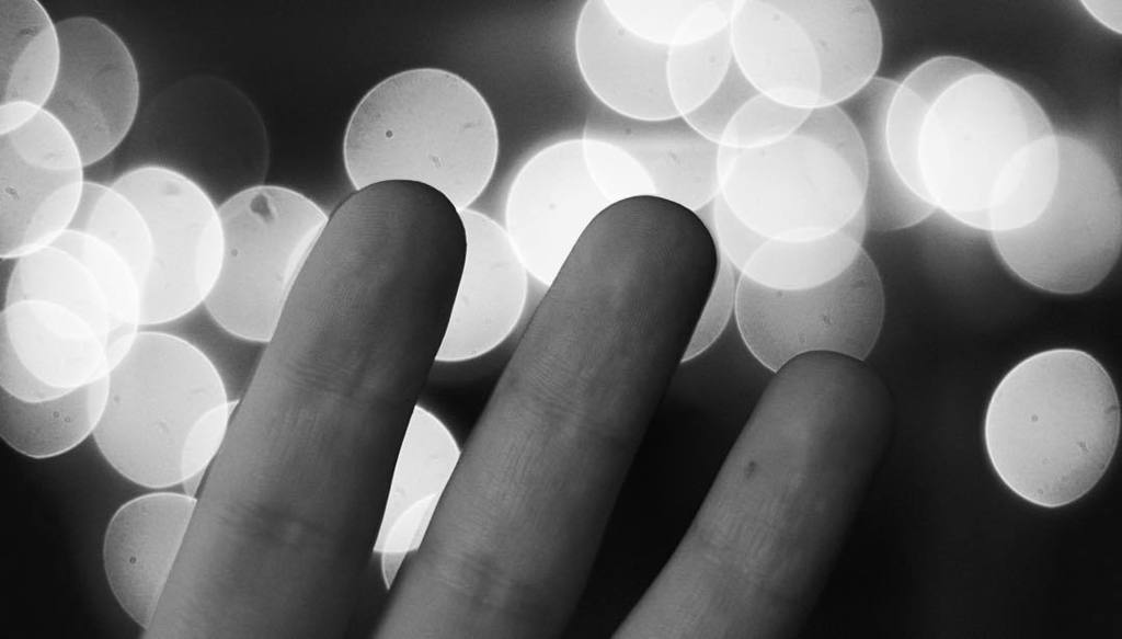 drabist's tweet photo. Bokehfingers #usedcamera #dirtysensor #bokehlicious #hands https://t.co/8u9z69IaEj https://t.co/bNPBp8uODN