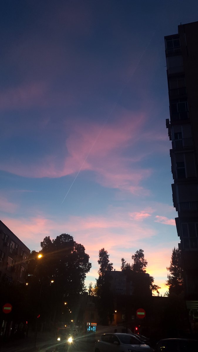 AbdelaaliBariki's tweet photo. El cielo en #Sevillahoy es un cuadro.
Triana. https://t.co/GOy3JzKZLA