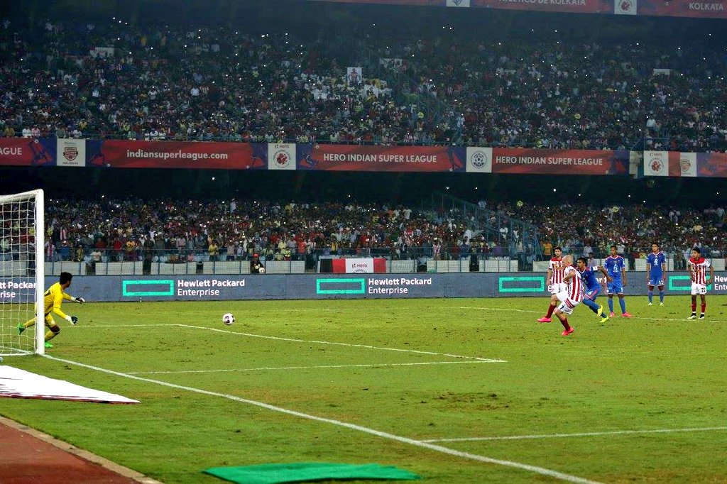 Tiri1991's tweet photo. A great match. An important step towards achieving our goal. Thanks for the inconditional support. #ATK 🔴⚪🔴 https://t.co/ieGOX5ls3C