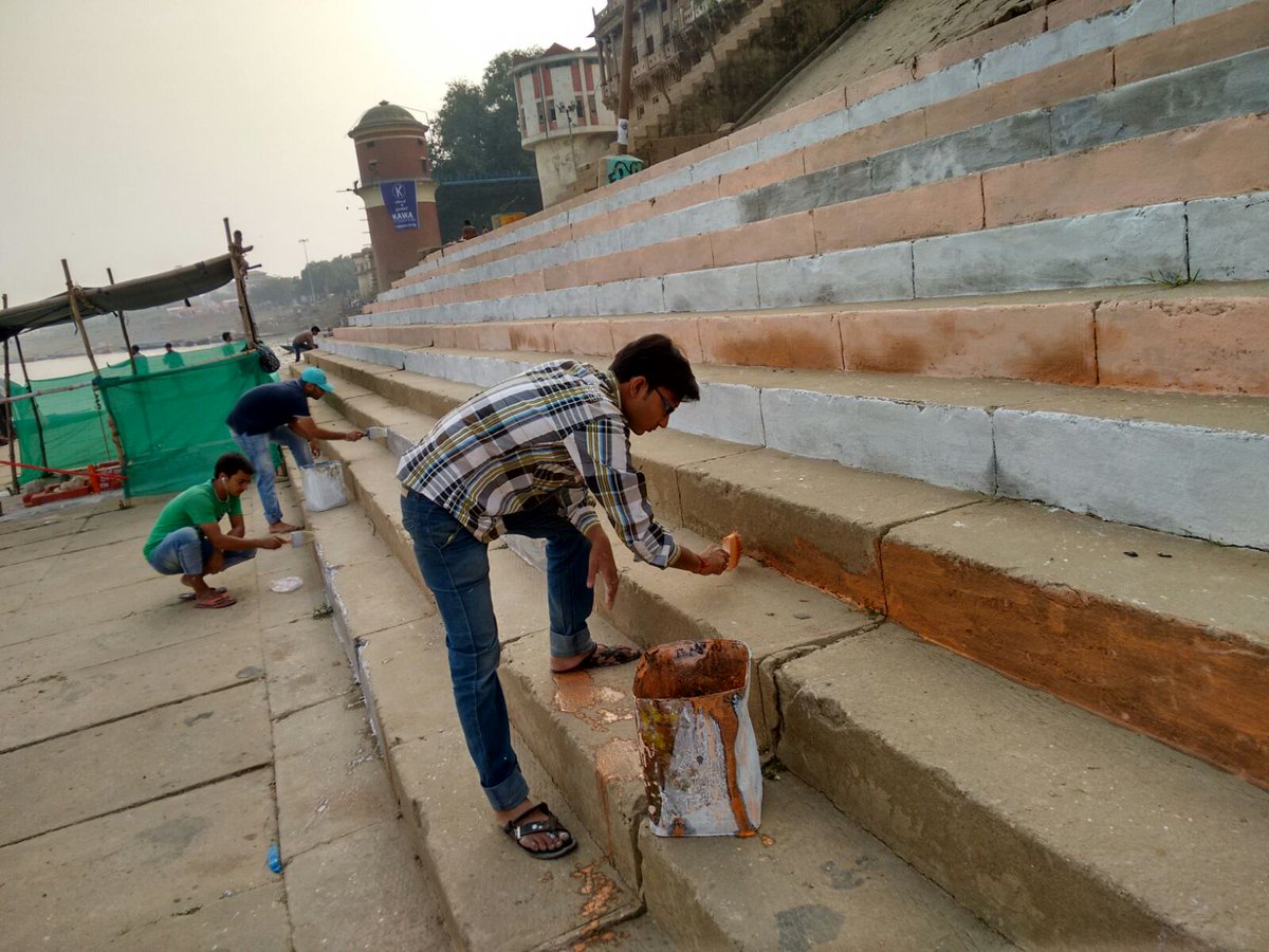 emerging_yuvas's tweet photo. Team preparing for #devdeepavli
#beautification_on_progress
#AnandmayiGhat 
#Do_Join_Us
#DeepDan_2K15_25_Nov https://t.co/Z2X09SHLu0