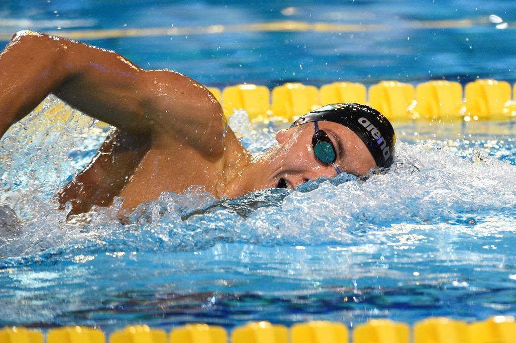 FFNatation's tweet photo. .@YannickAgnel champion de France du 200m nage libre en 1:42.96 devant @StraviusJs et @JoPothain #Angers15 https://t.co/R7Ly5UqFGR