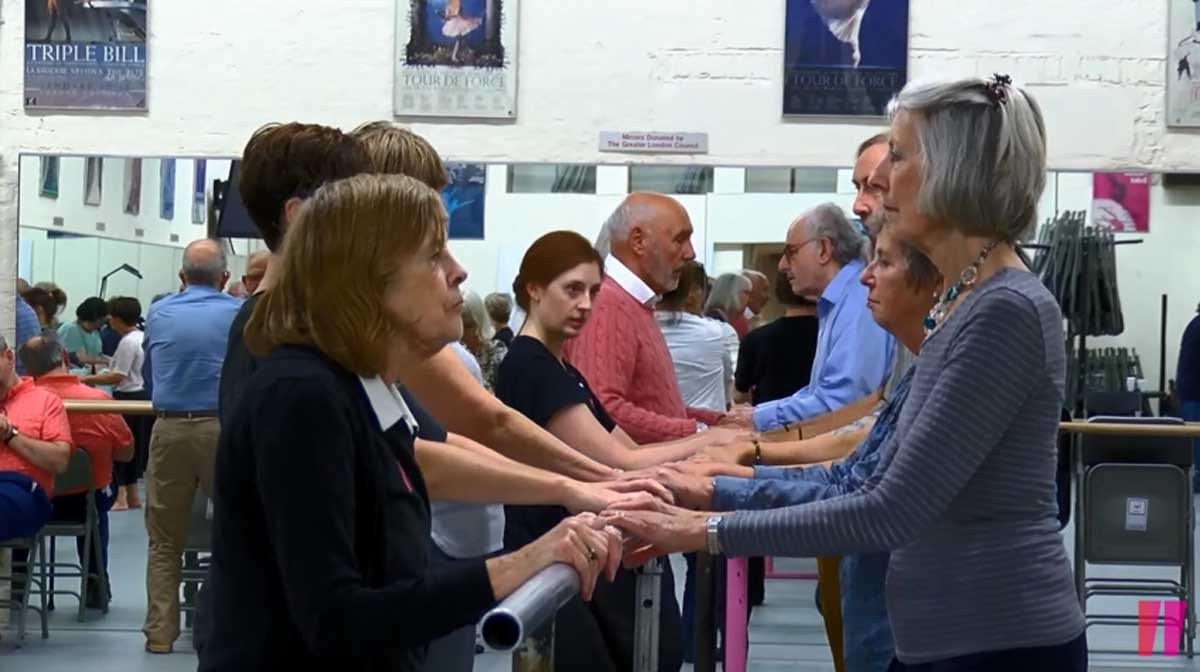 Upsocl's tweet photo. Una terapia de baile está sanando a cientos de personas con Parkinson. Conoce esta genial... https://t.co/etPWASLrpO https://t.co/hbyljM2Vu3