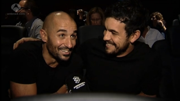 antena3com's tweet photo. Así reaccionan los protagonistas de #PalmerasEnLaNieve (@atresmediacine) al ver la película https://t.co/mE1tkXuqfW https://t.co/crrgxKKrPb