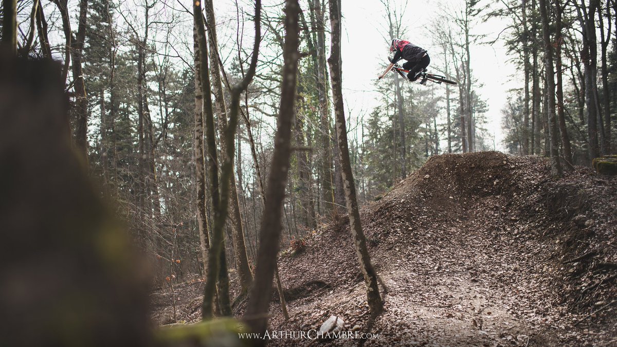 ArthurcPhoto's tweet photo. #Boulard on #chaumont #mtb #freeride #tabletop #looserider #authoraglab #nikon #d800 https://t.co/Sb1dyo8yb2