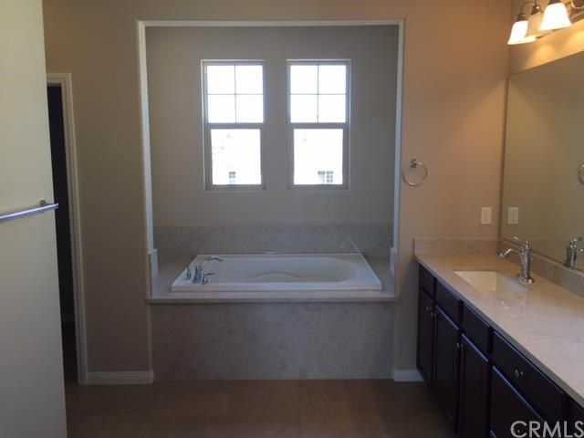 Precision1Team's tweet photo. This beautiful home is 5 bed 4.5 bath 4100 Sq ft and $550,000. #MurrietaHomeForSale  #BeautfulHome #PrecisionOneTeam https://t.co/KmAyrBVLGA