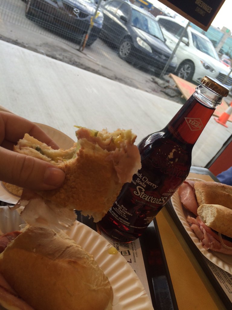 kassmartel's tweet photo. #joie #DagPlusStewarts #bestteam https://t.co/xf56MMawKf