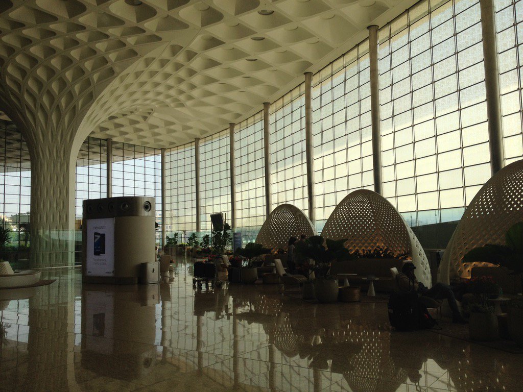 Clarkfm's tweet photo. Belated shout out to @British_Airways Club World team at Mumbai Airport Sat for a top class service check in! https://t.co/oYZu5U3m3w