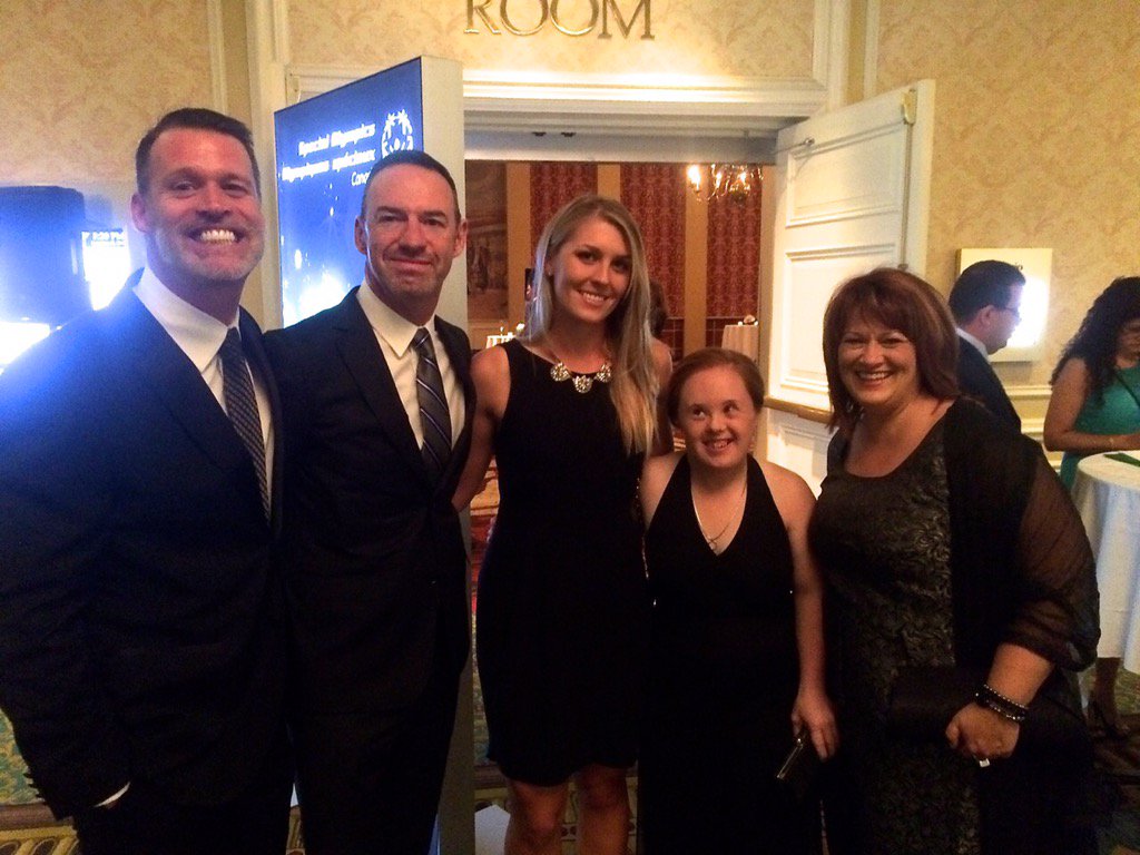 RobMabeeAxis's tweet photo. Friday night in TO #LIMITLESS2015 SO Great seeing @sbmotown @TessTrojan & to meet @kirbyjennifer https://t.co/COzfo0o5fJ