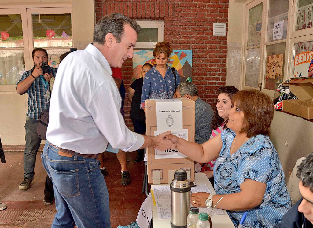 Comparto fotos de la jornada de hoy, emitiendo mi voto en la escuela Julio Mayorga, Luján de Cuyo.
