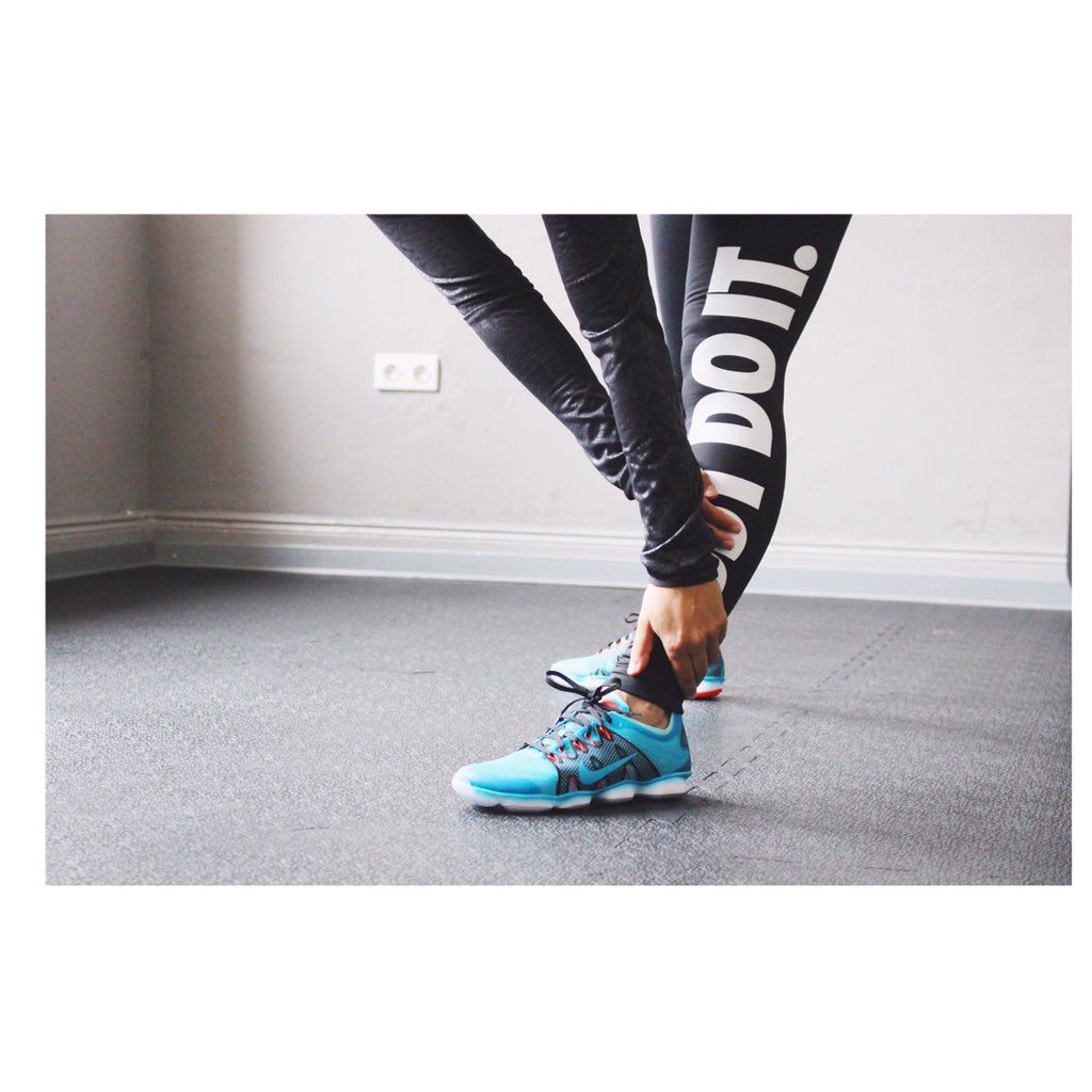 Its cold outside.perhaps you want to stay at home?Then use the time to strech&amp;release #nikewomen#betterforit