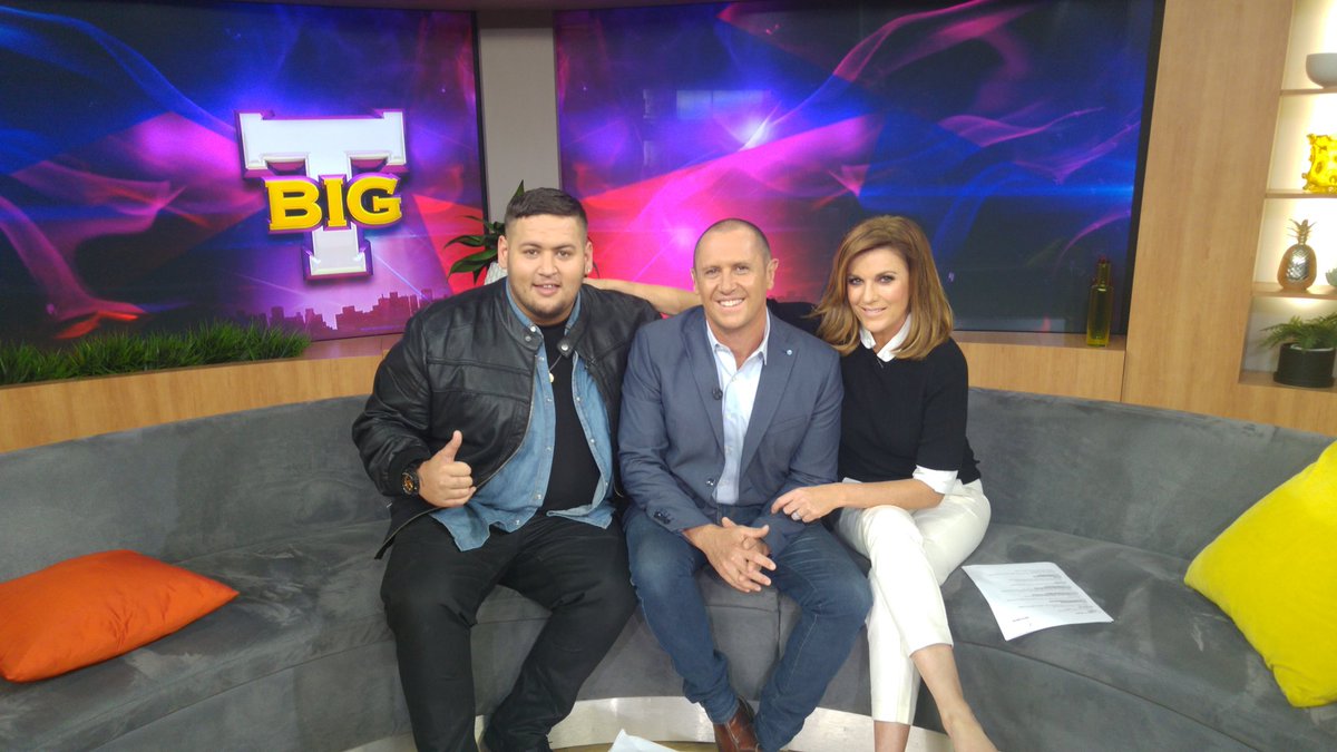 TangzTe's tweet photo. Getting ready to sing @morningshowon7 👍 https://t.co/5tHzbh26wu