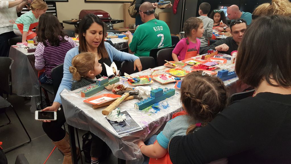 mo_PSstore6513's tweet photo. Menorah building workshop today! https://t.co/NMxQPei7BA