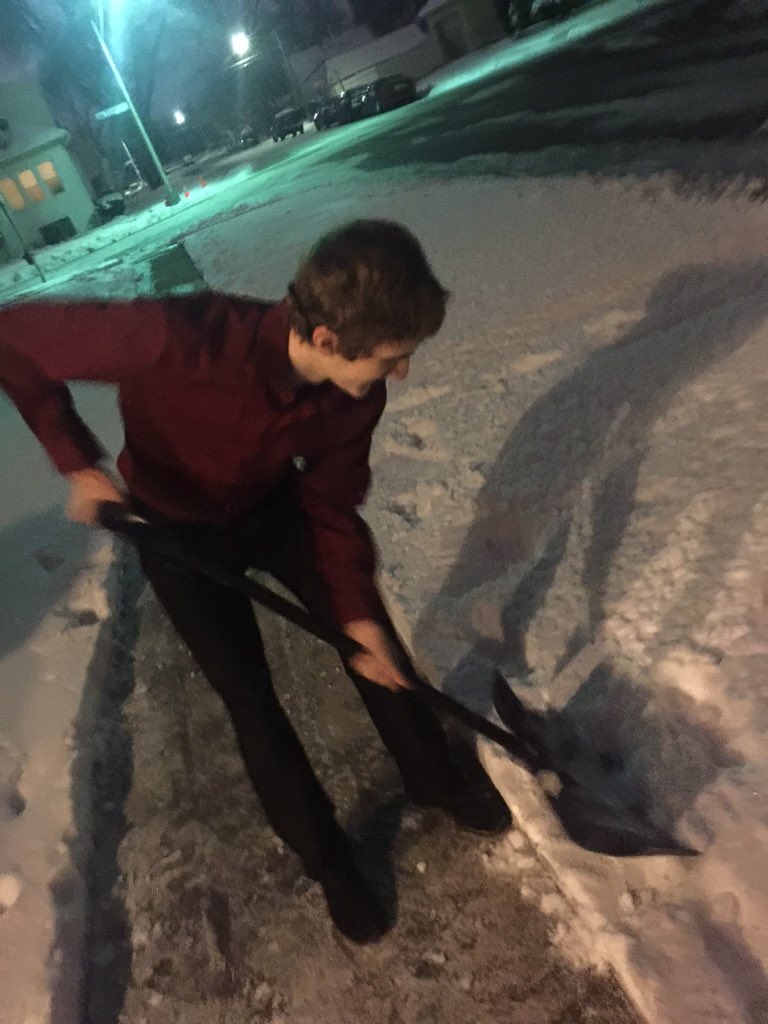 KurtsCampaign's tweet photo. Kurt helping out a fellow community member! #voteforkurt #helpingthecommunity https://t.co/gkmdr6Ry8c